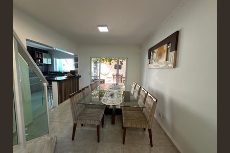 Casa de condomínio à venda com 254m², 4 quartos e 11 vagas Casa de condomínio à venda com 254m², 4 quartos e 11 vagasSala de Jantar