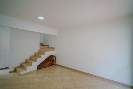 Sala de casa de condomínio para alugar com 2 quartos, 101m² em Rio Pequeno, São Paulo