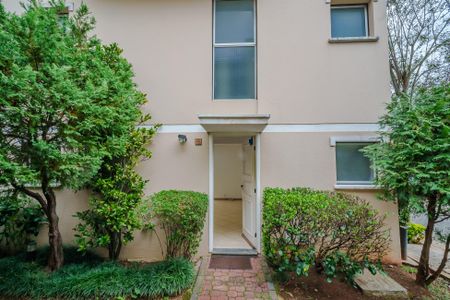 Casa de condomínio para alugar com 101m², 2 quartos e 2 vagas Casa de condomínio para alugar com 101m², 2 quartos e 2 vagasFachada