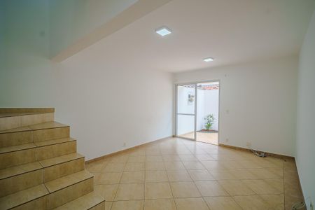Sala de casa de condomínio para alugar com 2 quartos, 101m² em Rio Pequeno, São Paulo