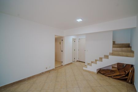 Sala de casa de condomínio para alugar com 2 quartos, 101m² em Rio Pequeno, São Paulo