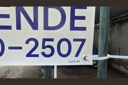 Casa à venda com 800m², 3 quartos e 41 vagas Casa à venda com 800m², 3 quartos e 41 vagasCódigo