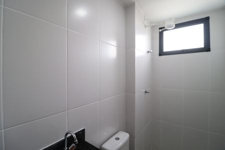 Banheiro Social de apartamento para alugar com 2 quartos, 58m² em Shopping Park, Uberlândia