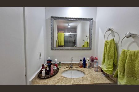 Apartamento à venda com 74m², 3 quartos e 1 vaga Apartamento à venda com 74m², 3 quartos e 1 vagaBanheiro