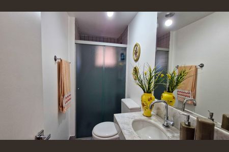 Apartamento à venda com 74m², 3 quartos e 1 vaga Apartamento à venda com 74m², 3 quartos e 1 vagaBanheiro