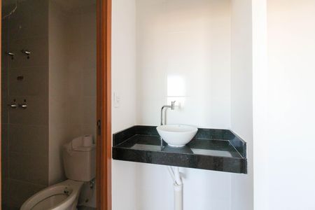 Apartamento à venda com 56m², 2 quartos e 1 vaga Apartamento à venda com 56m², 2 quartos e 1 vagaBanheiro