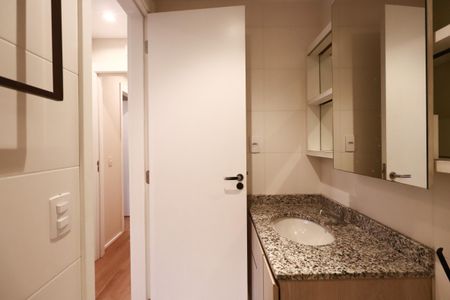Apartamento para alugar com 55m², 2 quartos e 1 vaga Apartamento para alugar com 55m², 2 quartos e 1 vagaBanheiro da Suíte