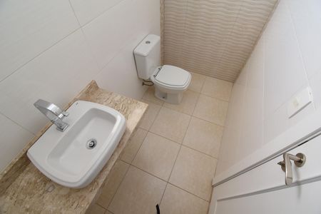 Casa de condomínio à venda com 354m², 4 quartos e 2 vagasLavabo
