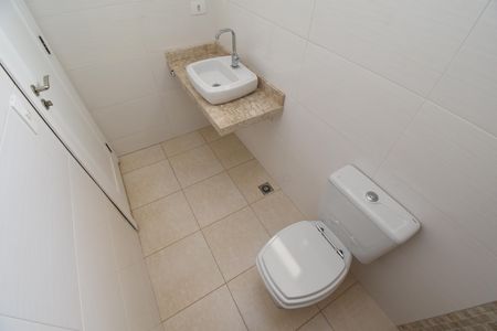 Casa de condomínio à venda com 354m², 4 quartos e 2 vagasLavabo