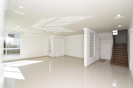 Sala de casa de condomínio à venda com 4 quartos, 354m² em Butiatuvinha, Curitiba