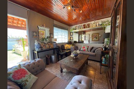 Casa à venda com 150m², 2 quartos e 5 vagas