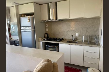 Cozinha de apartamento para alugar com 2 quartos, 62m² em Jardim do Salso, Porto Alegre