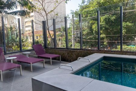 Apartamento para alugar com 28m², 1 quarto e sem vaga Apartamento para alugar com 28m², 1 quarto e sem vagaÁrea Comum - Piscina