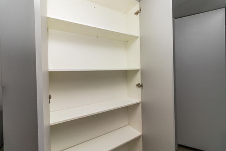 Apartamento para alugar com 28m², 1 quarto e sem vaga Apartamento para alugar com 28m², 1 quarto e sem vagaSala - Detalhe do Armário