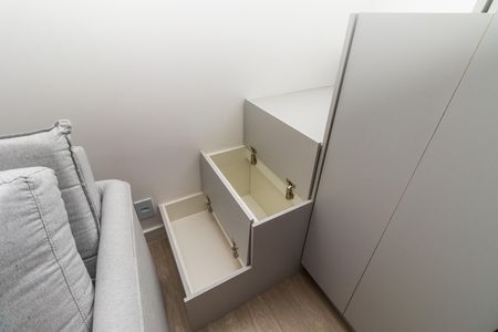 Apartamento para alugar com 28m², 1 quarto e sem vaga Apartamento para alugar com 28m², 1 quarto e sem vagaSala - Detalhe do Armário