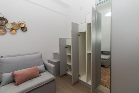 Apartamento para alugar com 28m², 1 quarto e sem vaga Apartamento para alugar com 28m², 1 quarto e sem vagaSala - Detalhe do Armário