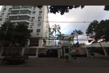 Apartamento à venda com 100m², 2 quartos e 1 vaga Apartamento à venda com 100m², 2 quartos e 1 vagaFachada