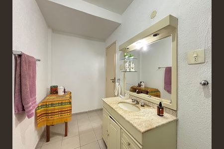 Apartamento à venda com 69m², 2 quartos e sem vaga Apartamento à venda com 69m², 2 quartos e sem vagaBanheiro social