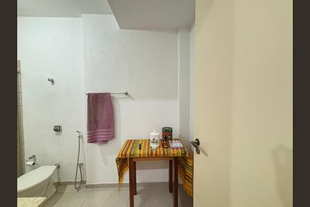 Apartamento à venda com 69m², 2 quartos e sem vaga Apartamento à venda com 69m², 2 quartos e sem vagaBanheiro social