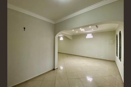 Casa para alugar com 250m², 3 quartos e 2 vagas