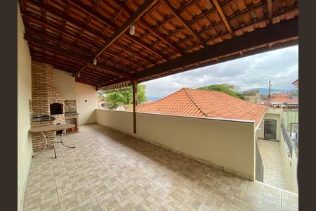 Casa para alugar com 250m², 3 quartos e 2 vagas Casa para alugar com 250m², 3 quartos e 2 vagasTerraço