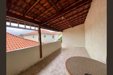 Casa para alugar com 250m², 3 quartos e 2 vagas Casa para alugar com 250m², 3 quartos e 2 vagasTerraço