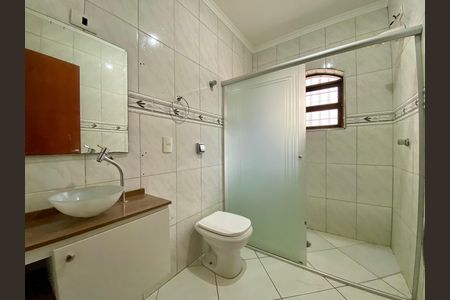 Casa para alugar com 250m², 3 quartos e 2 vagas Casa para alugar com 250m², 3 quartos e 2 vagasBanheiro 2