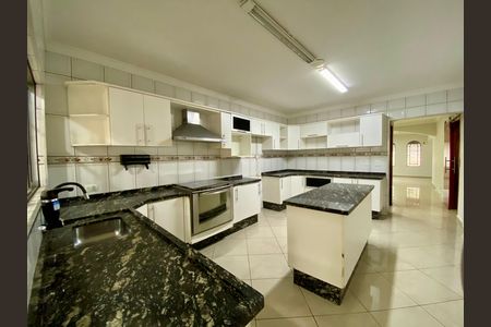 Casa para alugar com 250m², 3 quartos e 2 vagas Casa para alugar com 250m², 3 quartos e 2 vagasCozinha