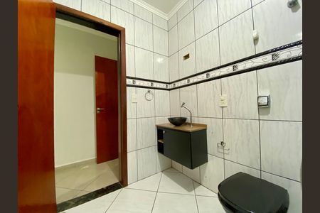 Casa para alugar com 250m², 3 quartos e 2 vagas Casa para alugar com 250m², 3 quartos e 2 vagasBanheiro 3
