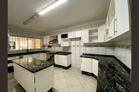 Casa para alugar com 250m², 3 quartos e 2 vagas Casa para alugar com 250m², 3 quartos e 2 vagasCozinha