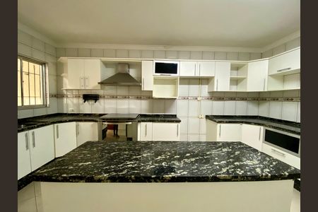 Casa para alugar com 250m², 3 quartos e 2 vagas Casa para alugar com 250m², 3 quartos e 2 vagasCozinha