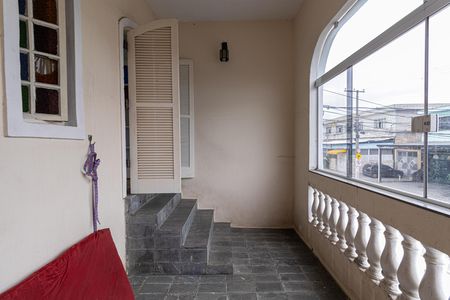 Casa à venda com 150m², 4 quartos e 2 vagas Casa à venda com 150m², 4 quartos e 2 vagasVaranda