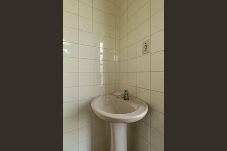 Casa à venda com 150m², 4 quartos e 2 vagas Casa à venda com 150m², 4 quartos e 2 vagasBanheiro de Serviço