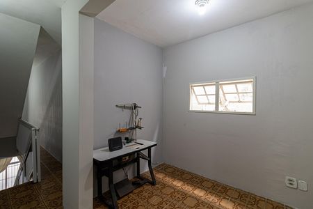 Casa à venda com 150m², 4 quartos e 2 vagas Casa à venda com 150m², 4 quartos e 2 vagasCorredor