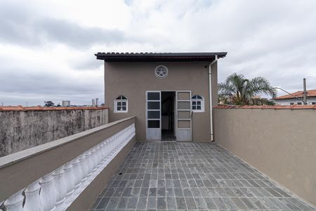Casa à venda com 150m², 4 quartos e 2 vagas Casa à venda com 150m², 4 quartos e 2 vagasTerraço