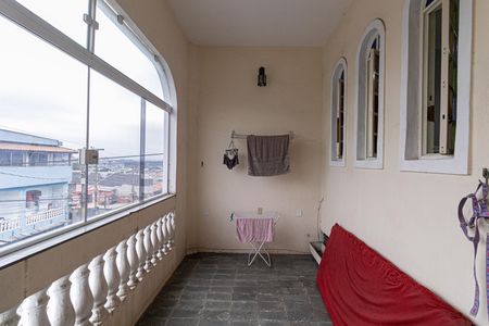 Varanda de casa à venda com 4 quartos, 150m² em Vila Taquari, São Paulo