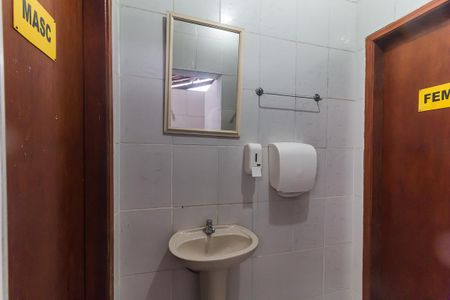 Apartamento para alugar com 60m², 2 quartos e 1 vaga Apartamento para alugar com 60m², 2 quartos e 1 vagaBanheiro da Área comum