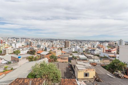Vista da Suíte de apartamento para alugar com 3 quartos, 90m² em União, Belo Horizonte