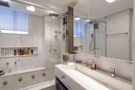 Apartamento à venda com 326m², 5 quartos e 5 vagas Apartamento à venda com 326m², 5 quartos e 5 vagasCloset da suíte 2