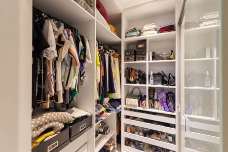 Apartamento à venda com 326m², 5 quartos e 5 vagas Apartamento à venda com 326m², 5 quartos e 5 vagasCloset da suíte 2