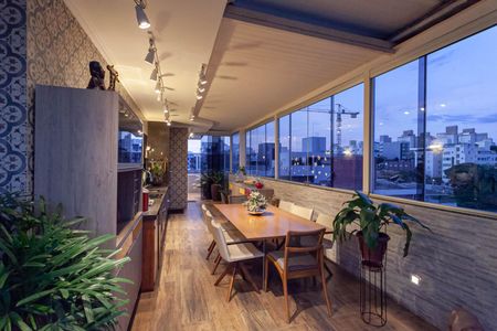 Apartamento à venda com 326m², 5 quartos e 5 vagas Apartamento à venda com 326m², 5 quartos e 5 vagasCobertura