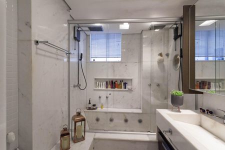 Apartamento à venda com 326m², 5 quartos e 5 vagas Apartamento à venda com 326m², 5 quartos e 5 vagasCloset da suíte 2
