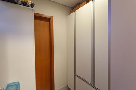 Apartamento à venda com 326m², 5 quartos e 5 vagas Apartamento à venda com 326m², 5 quartos e 5 vagasQuarto de serviço
