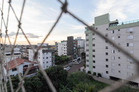 Apartamento à venda com 326m², 5 quartos e 5 vagas Apartamento à venda com 326m², 5 quartos e 5 vagasVista da suíte 2
