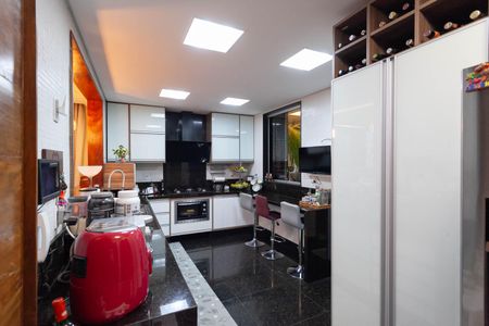 Apartamento à venda com 326m², 5 quartos e 5 vagas Apartamento à venda com 326m², 5 quartos e 5 vagasCozinha
