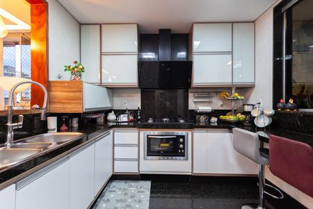Apartamento à venda com 326m², 5 quartos e 5 vagas Apartamento à venda com 326m², 5 quartos e 5 vagasCozinha