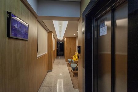 Apartamento à venda com 326m², 5 quartos e 5 vagas Apartamento à venda com 326m², 5 quartos e 5 vagasHall social