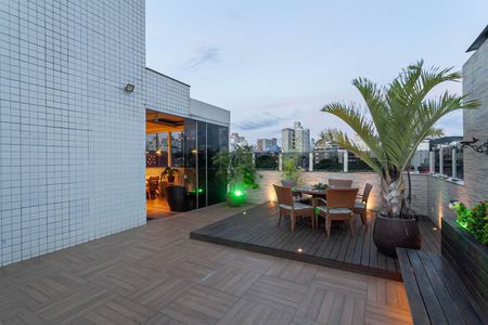 Apartamento à venda com 326m², 5 quartos e 5 vagas Apartamento à venda com 326m², 5 quartos e 5 vagasCobertura