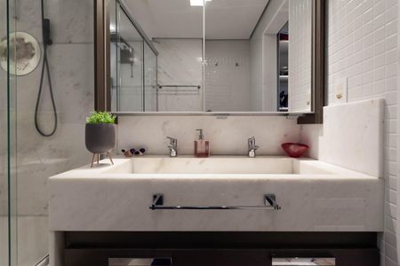 Apartamento à venda com 326m², 5 quartos e 5 vagas Apartamento à venda com 326m², 5 quartos e 5 vagasCloset da suíte 2
