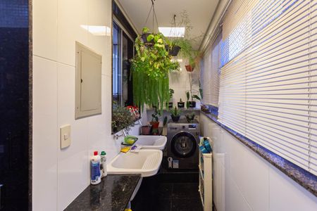 Apartamento à venda com 326m², 5 quartos e 5 vagas Apartamento à venda com 326m², 5 quartos e 5 vagasÁrea de serviço